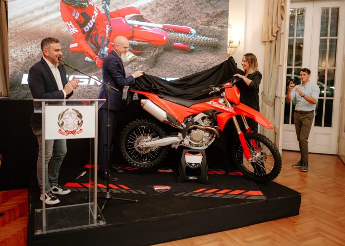 La nuova Ducati presentata all'Ambasciatore d'Italia in Serbia Luca Gori