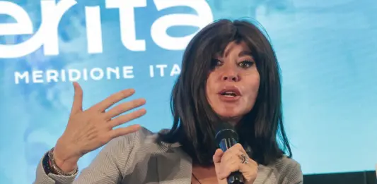 Bernini contestata ad Atreju, cita Berlusconi “Siete sempre dei poveri comunisti”