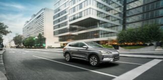 BYD accelera in Italia, crescita a tre cifre e leadership tra i Veicoli a Nuova Energia