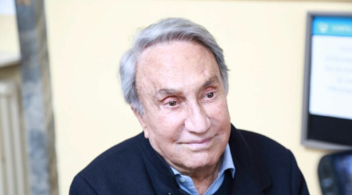 Emilio Fede, i funerali domani a Segrate