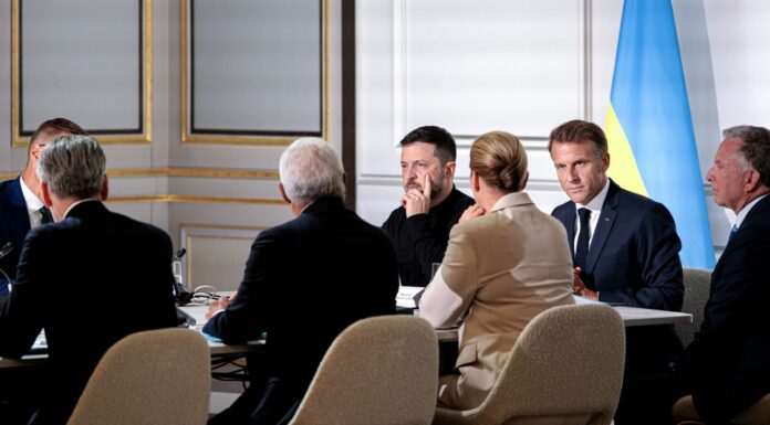 Zelensky vede Volenterosi a Parigi “Stiamo dando concretezza a garanzie”
