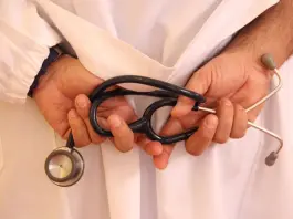 False certificazioni anti-Cpr, perquisizioni per oltre 20 medici
