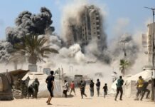 L’IDF bombarda un grattacielo a Gaza City “Era un centro di raccolta informazioni di Hamas”