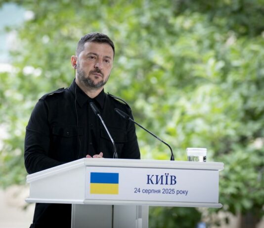 Ucraina, Zelensky “Mosca sta preparando nuovi massicci attacchi contro le infrastrutture energetiche”