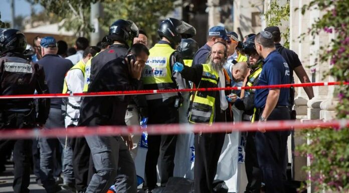 Attentato a Gerusalemme, 4 morti e almeno 15 feriti. Uccisi 2 terroristi
