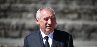 Francia: Bayrou “Urgente una riduzione del debito, questione storica”