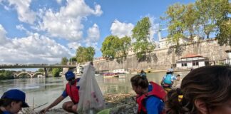 “Arca Blue Leaders”, rimossi 100 kg di rifiuti galleggianti sul Tevere