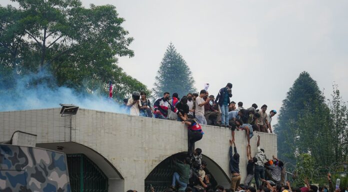 Proteste in Nepal, premier si dimette mentre si aggrava il bilancio