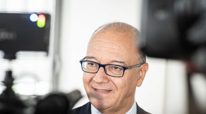 Valditara “Con il divieto del cellulare a scuola tuteliamo la salute dei giovani”