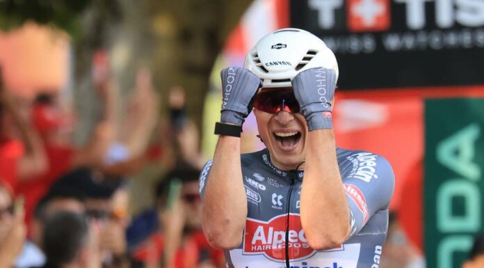 Terza volata vincente di Philipsen alla Vuelta 2025
