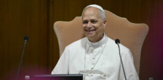 Il Papa compie 70 anni, gli auguri della Cei “Ci uniamo per pace disarmata”