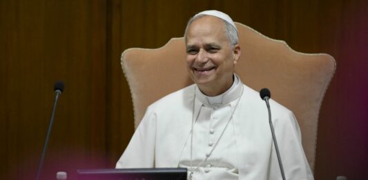 Papa Leone XIV incontra attori e registi “L’arte del cinema è in pericolo, affermare valore sociale e culturale”