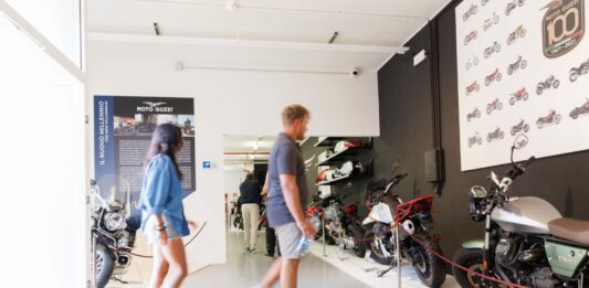 Moto Guzzi, in migliaia all’evento Open House 2025