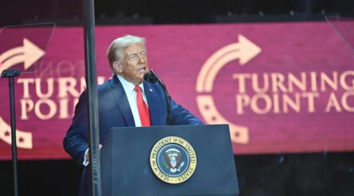 Donald Trump celebra Charlie Kirk, la vedova perdona il killer