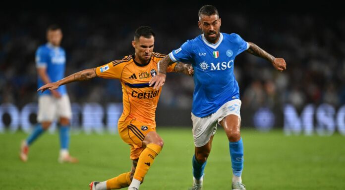 Il Napoli fatica ma batte il Pisa e resta solo in testa