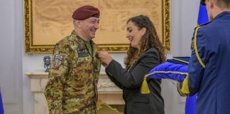 Kosovo, la presidente Osmani conferisce la Medaglia Militare Presidenziale al comandante della missione KFOR Barduani