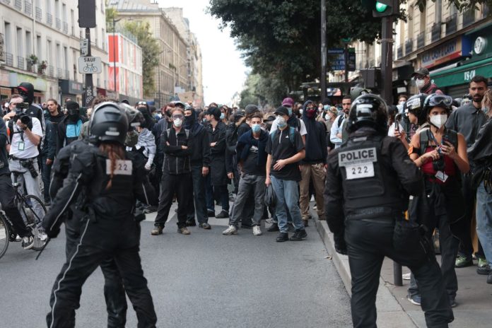 Francia, disagi e arresti durante manifestazioni e proteste di