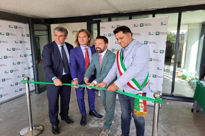 Franco-taglio-nastro