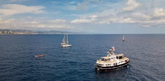 La Global Sumud Flotilla con 200 tonnellate di aiuti umanitari per Gaza è rientrata a Barcellona per il maltempo