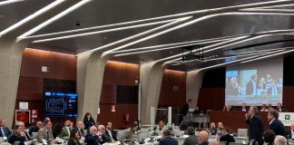 Scontro in aula del consiglio regionale della Lombardia sulle proteste pro-Palestina, seduta sospesa