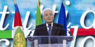 Mattarella inaugura il nuovo anno scolastico a Napoli “La scuola è strumento e veicolo per il futuro” / Video