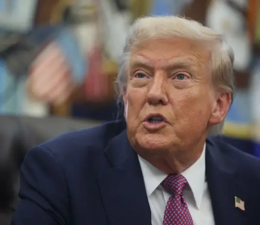 Trump “Se l’Iran dovesse uccidermi ho dato ordine di distruggerli completamente”