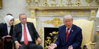 Trump riceve Erdogan e annuncia “Vicini ad accordo per Gaza. La Russia? Bombarda, ma non guadagna terra”