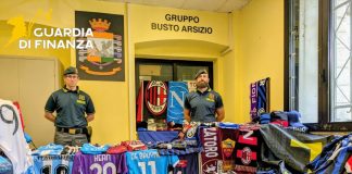Varese, sequestrati 820 prodotti contraffatti delle squadre di calcio