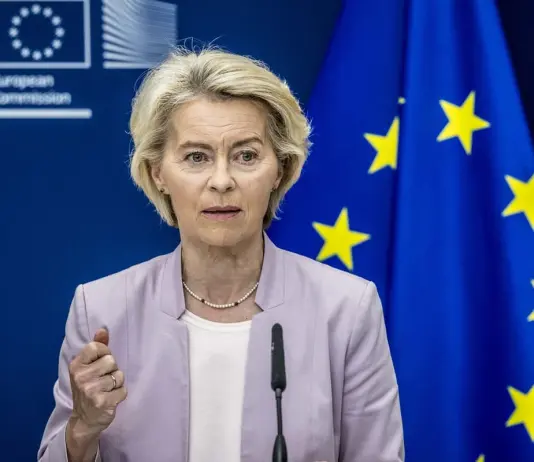 La Commissione Ue presenta lo scudo europeo per la democrazia, von der Leyen “Rafforziamo il fondamento della libertà”