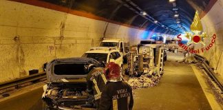 Scontro in una galleria del Palermitano: otto persone ferite, una è grave