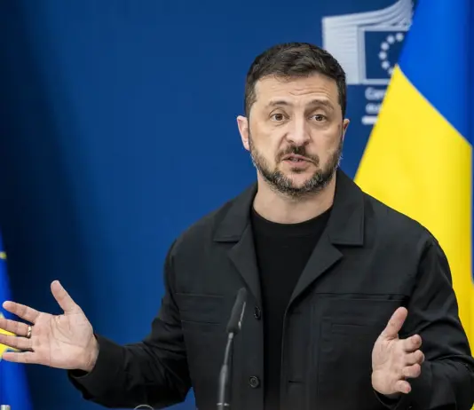 Ucraina, Zelensky riceve il piano degli Usa: “Pronti a lavorare, ma la pace sia dignitosa”