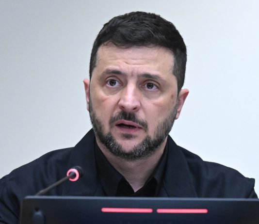 Nuovo attacco russo in Ucraina, sei morti. Zelensky: “La pressione sulla Russia deve dare risultati”