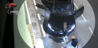 In provincia di Torino quattro uomini tendono un agguato ad un 63enne e gli sparano, arrestati / Video