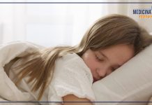 Oggi i bambini dormono poco, i genitori devono guidarli nel riposo