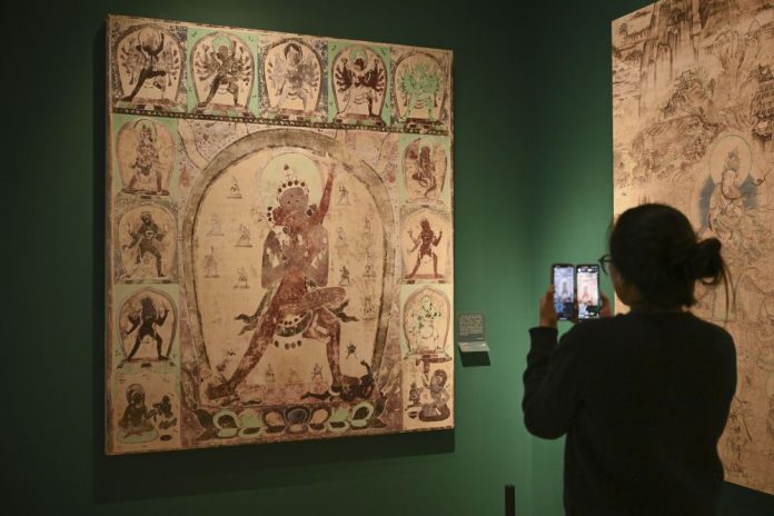 CHINA-SHANGHAI-DUNHUANG-EXHIBITION-PREVIEW (CN)