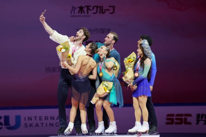 (SP)CHINA-CHONGQING-FIGURE SKATING-ISU GRAND PRIX-PAIR SKATING (CN)