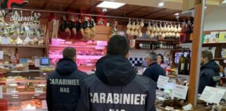 Nas Napoli sequestrano nei supermercati 21 tonnellate di alimenti