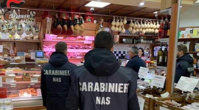 Nas Napoli sequestrano nei supermercati 21 tonnellate di alimenti