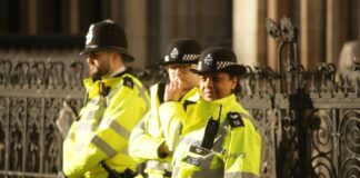 Attacco a sinagoga di Manchester, 4 feriti. Colpito l’attentatore