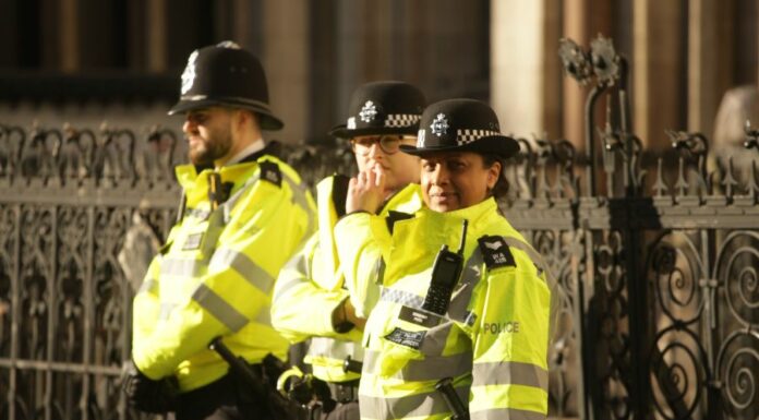 Attacco a sinagoga di Manchester, 4 feriti. Colpito l’attentatore