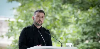 Ucraina, gli attacchi russi provocano 4 vittime nella regione di Kiev. Zelensky “Servono missili”