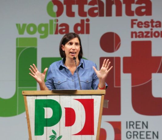 Manovra, Schlein “Basta con lo scaricabarile, il Governo si assuma la responsabilità”