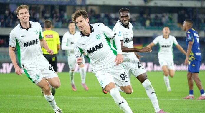 Il Sassuolo vince a Verona, al Bentegodi decide Pinamonti