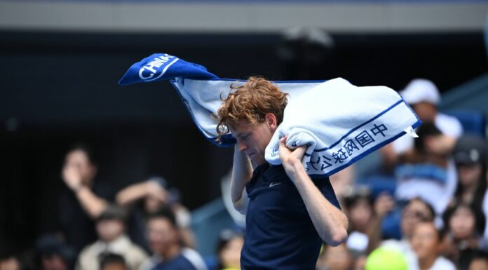 Crampi per Sinner a Shanghai: si ritira al 3° contro Griekspoor