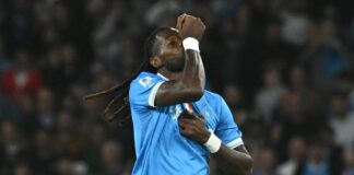 Il Napoli batte in rimonta il Genoa, 2-1 al Maradona