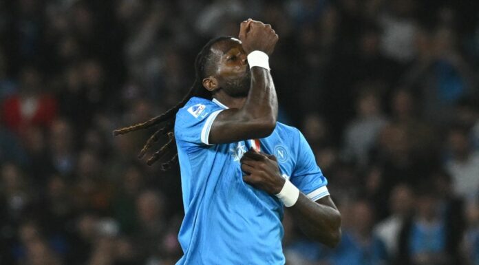 Il Napoli batte in rimonta il Genoa, 2-1 al Maradona