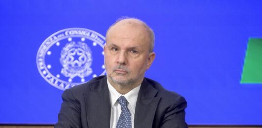 Schillaci “Il disegno di legge delega consentirà un riordino nel settore delle professioni sanitarie”