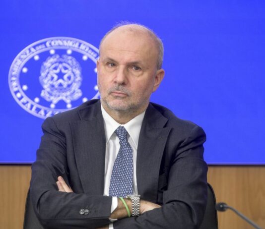 Manovra, Schillaci: “Rafforziamo il diritto alla salute”