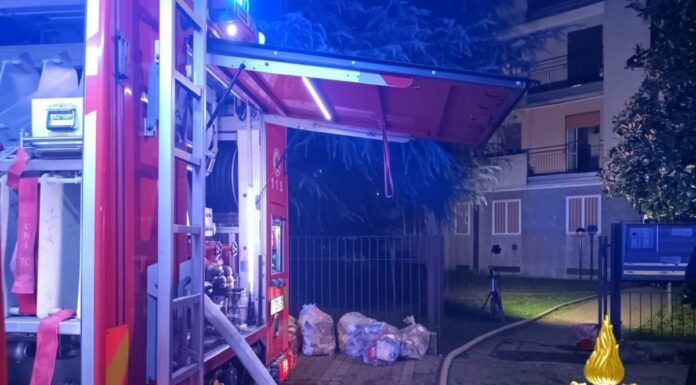 Incendio in un condominio nel Milanese, morti tre componenti famiglia