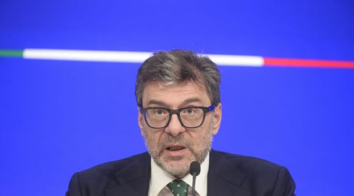 Giorgetti “Sostegno a famiglie e imprese con sostenibilità dei conti”